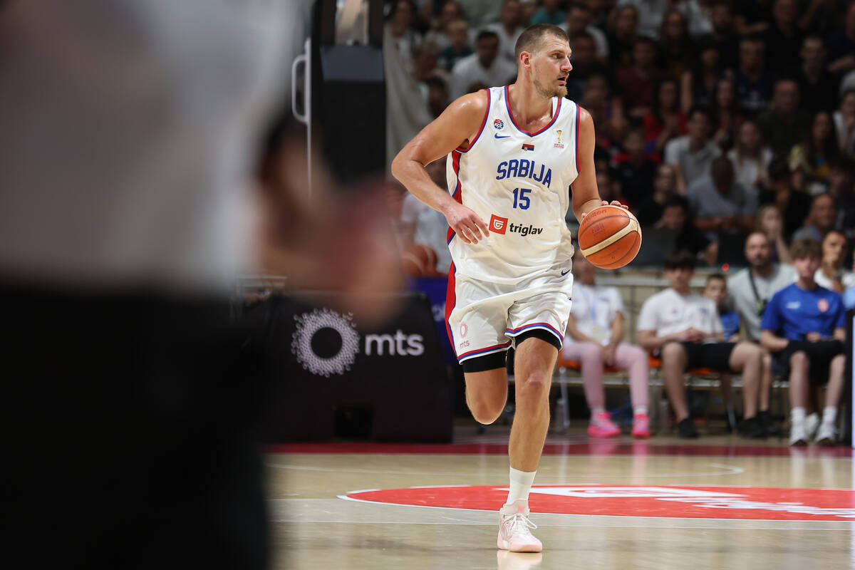 Nikola Jokić organizuje napad u dresu reprezentacije Srbije