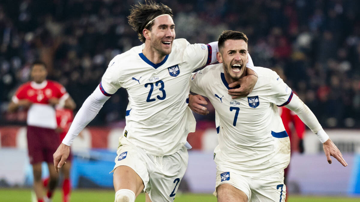 Dušan Vlahović i Aleksa Terzić slave gol na Švajcarska Srbija