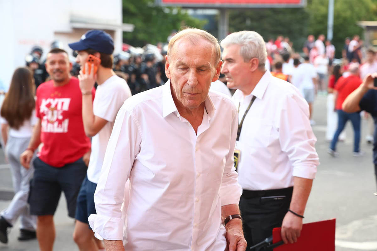 Dragan Džajić na Zvezda Hapoel Berševa 3.jpg
