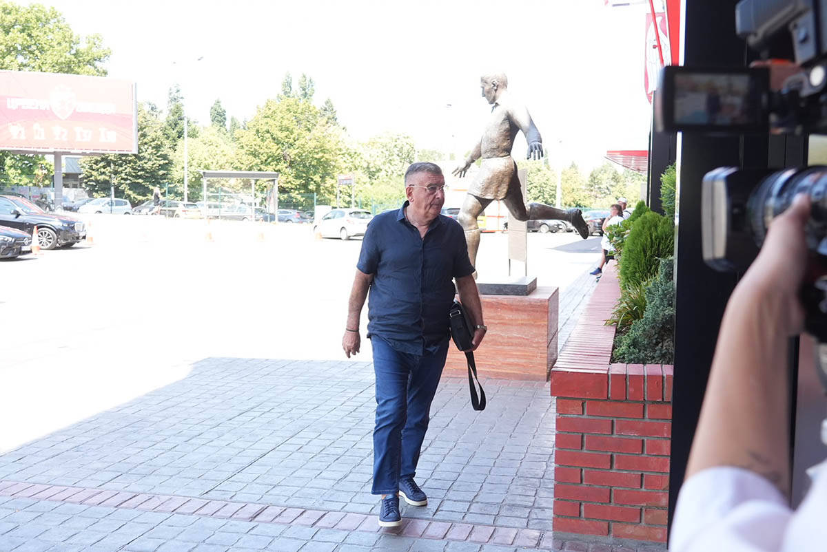 Vanredni sastanak u Crvenoj zvezdi (2).jpg
