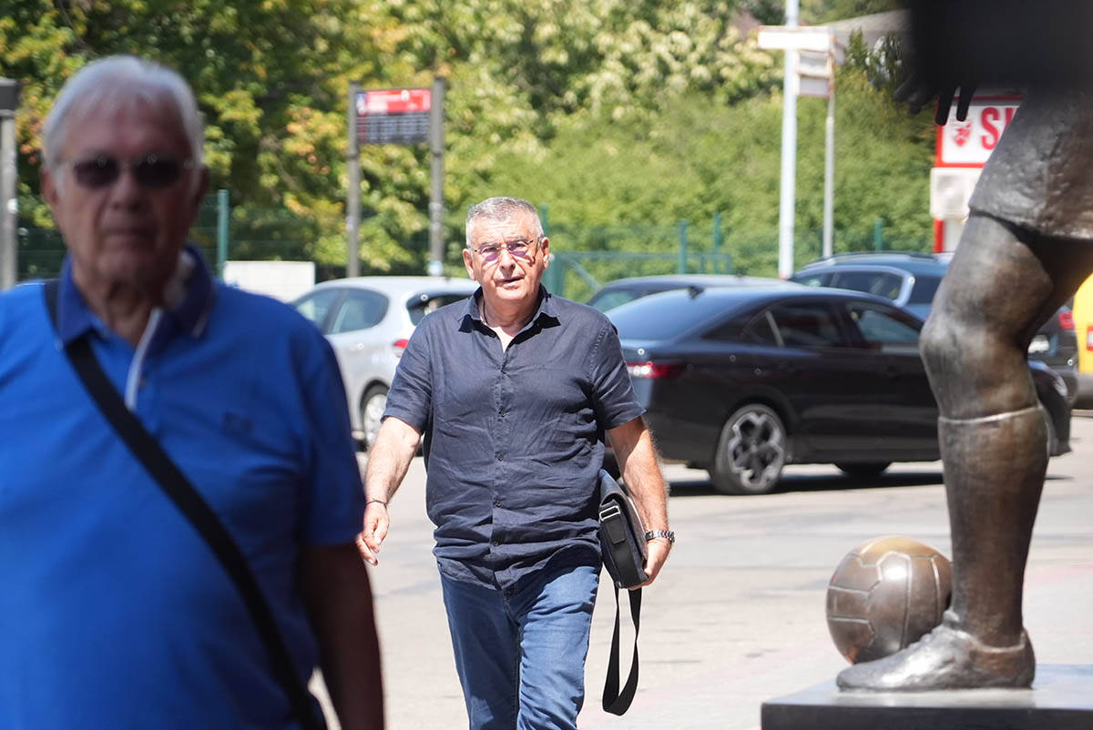Vanredni sastanak u Crvenoj zvezdi (3).jpg