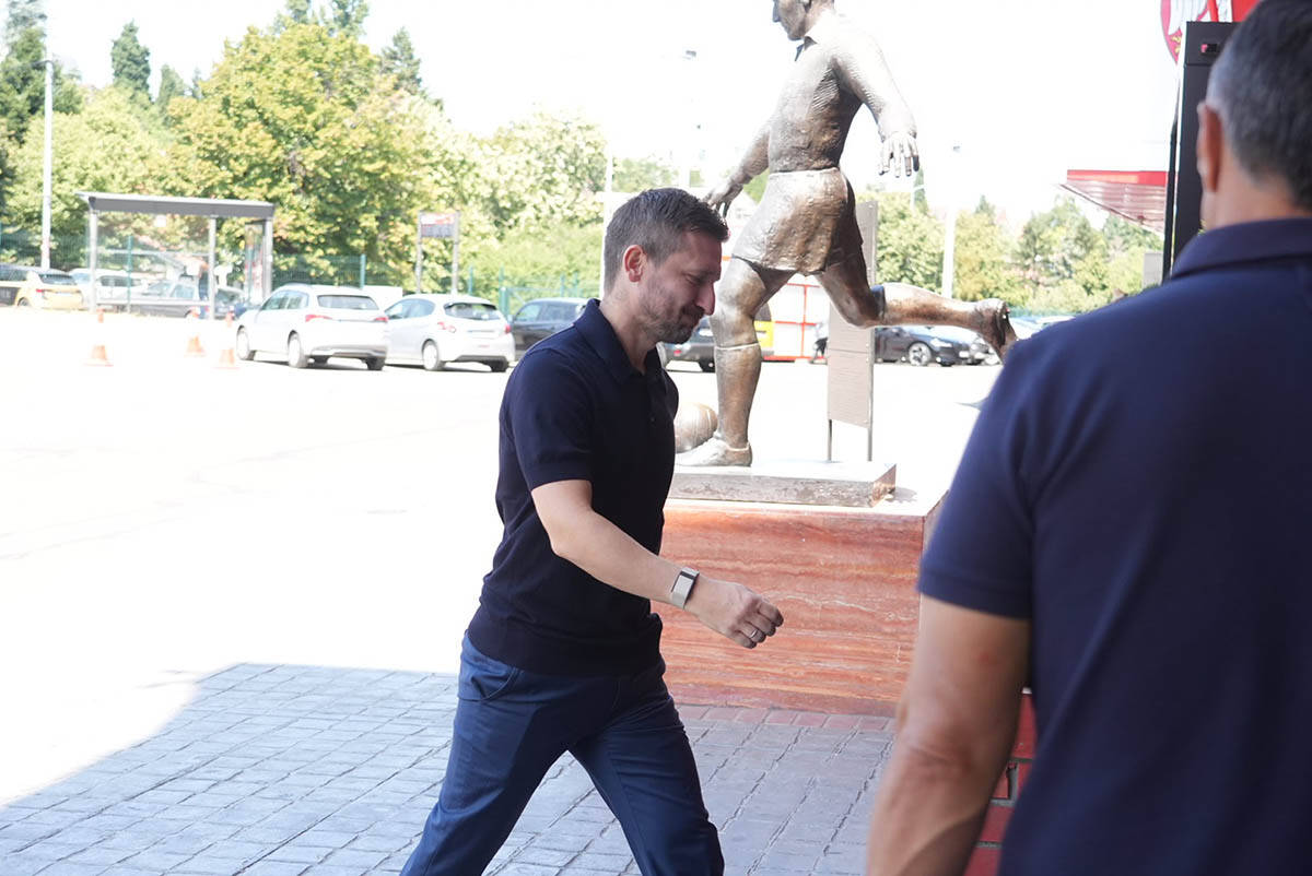 Vanredni sastanak u Crvenoj zvezdi (4).jpg