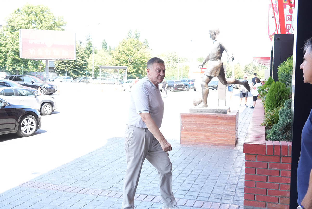 Vanredni sastanak u Crvenoj zvezdi (8).jpg