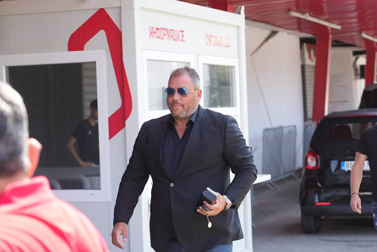 Vanredni sastanak u Crvenoj zvezdi (13).jpg