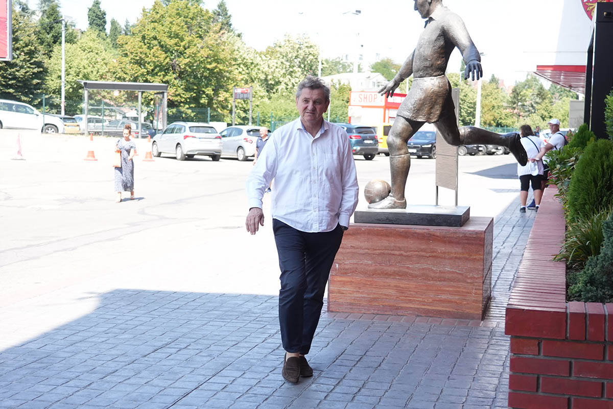 Vanredni sastanak u Crvenoj zvezdi (1).jpg