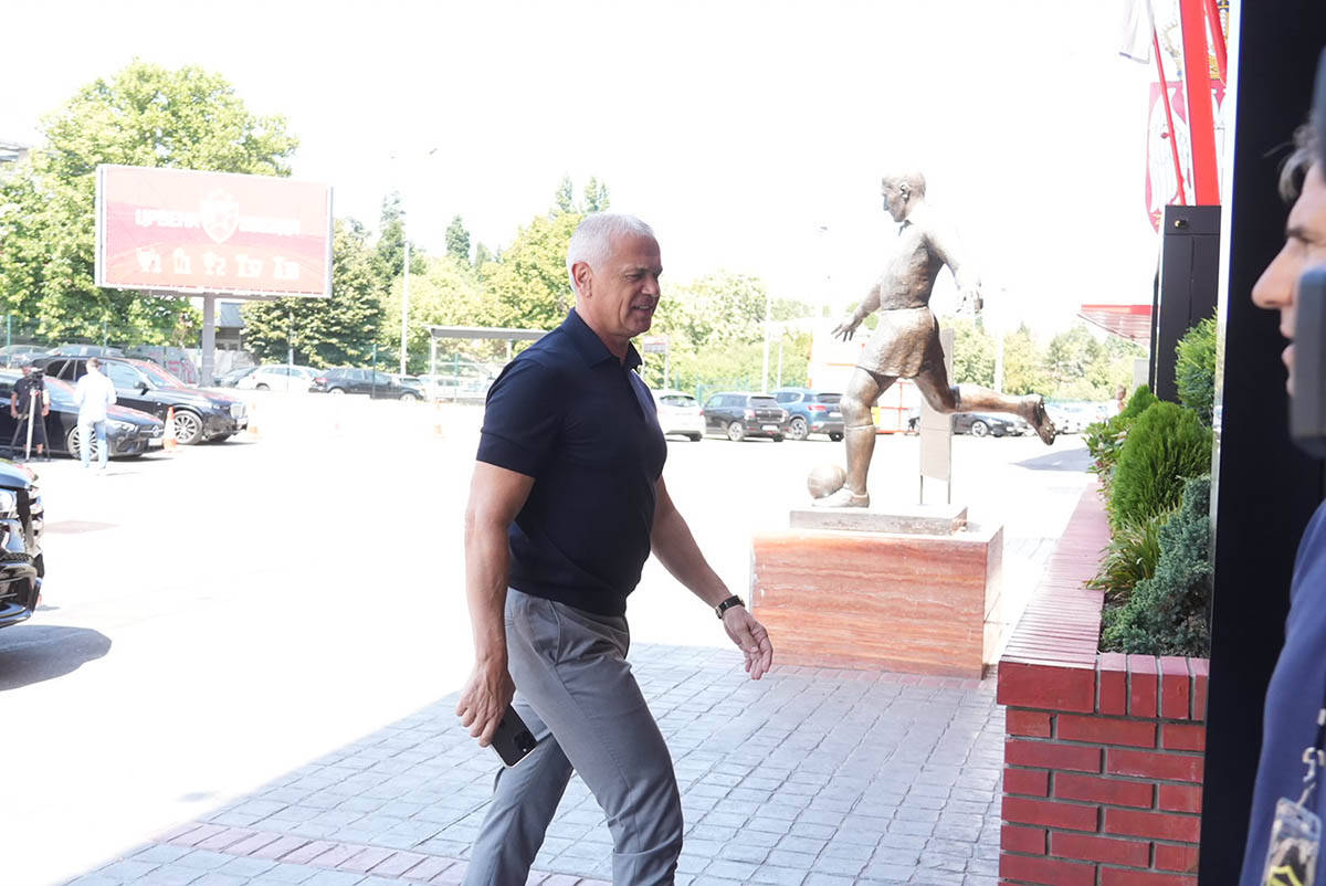 Vanredni sastanak u Crvenoj zvezdi (2).jpg