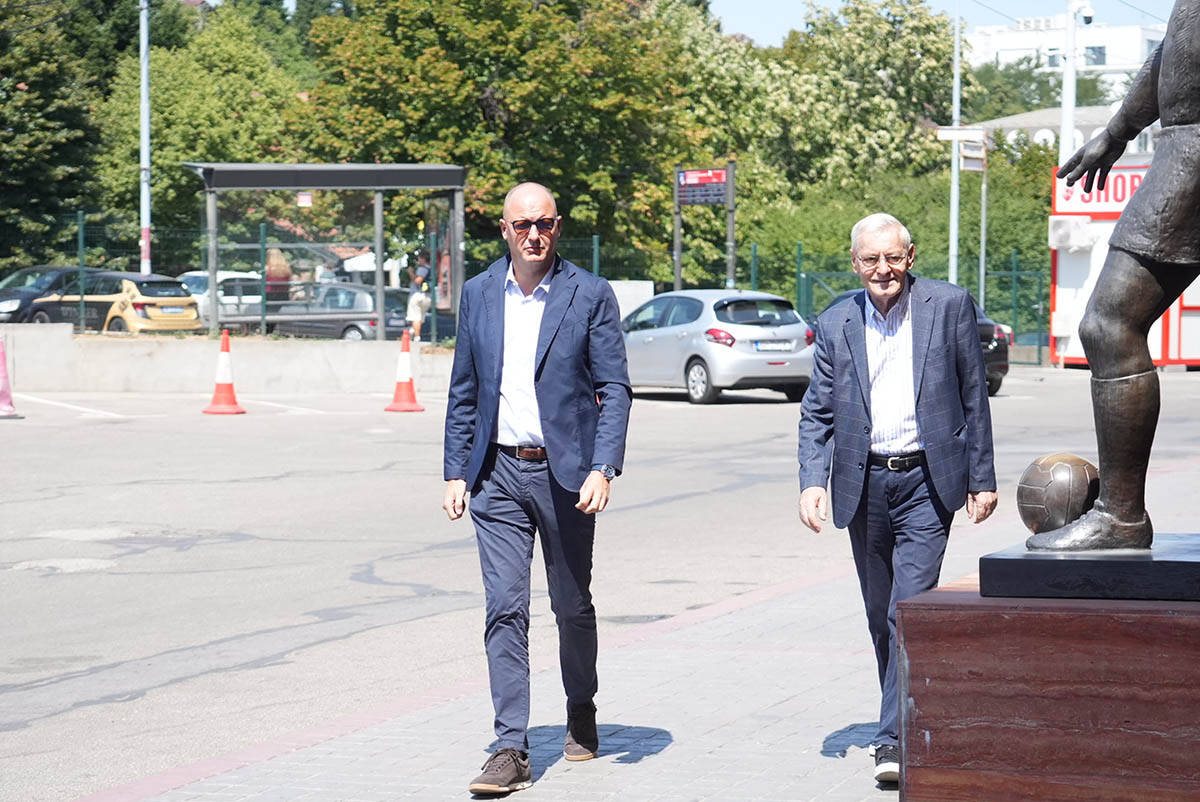Vanredni sastanak u Crvenoj zvezdi (3).jpg