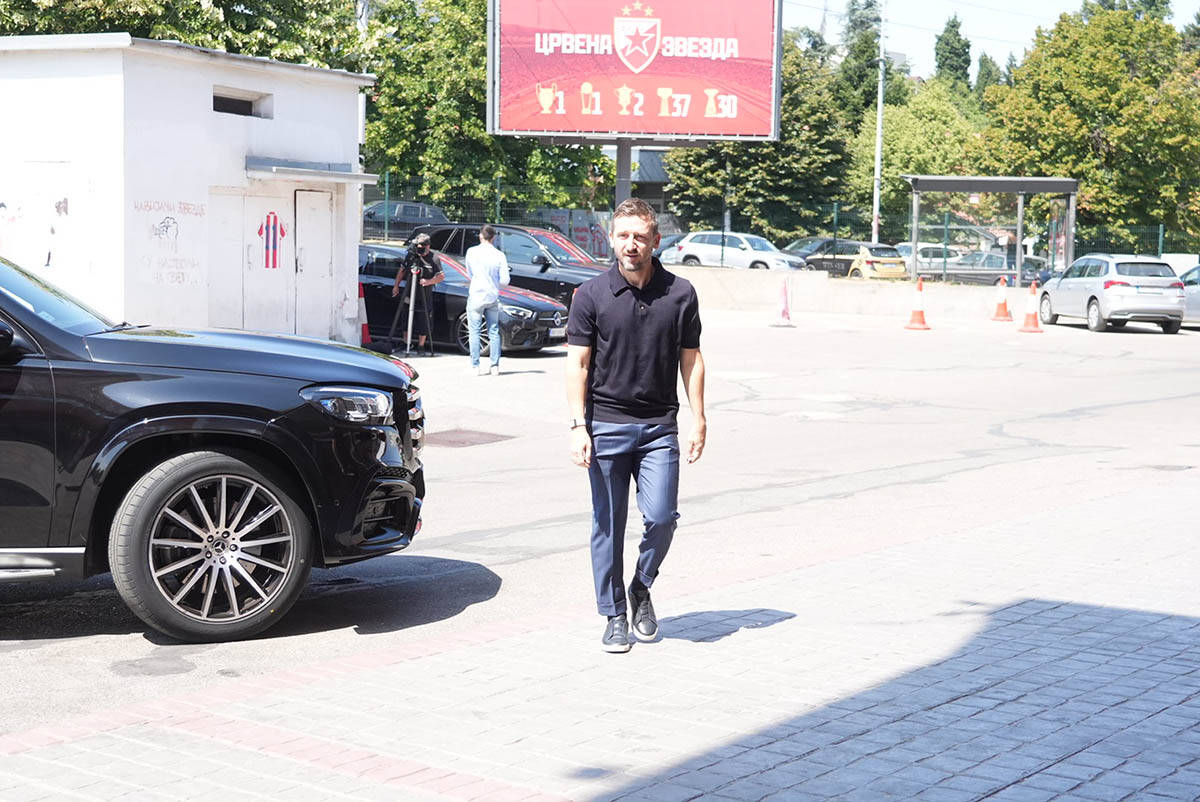 Vanredni sastanak u Crvenoj zvezdi (4).jpg