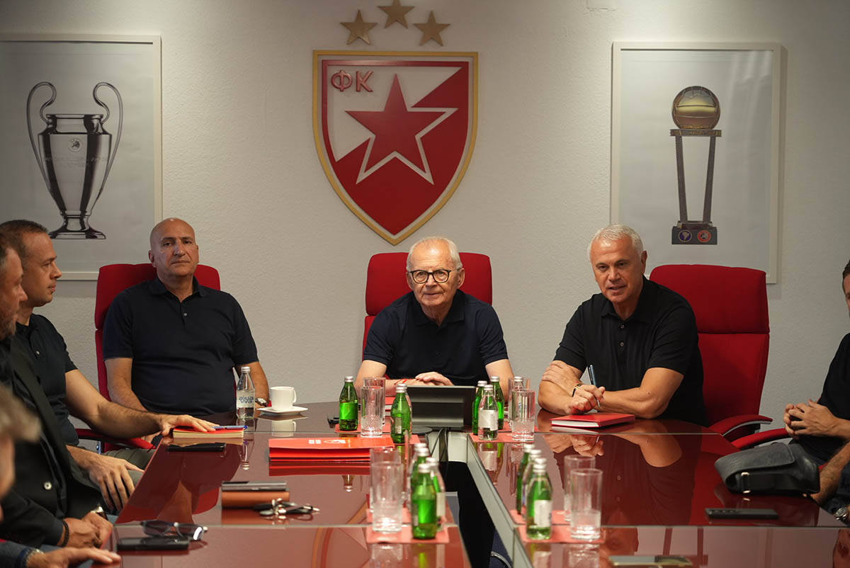 Vanredni sastanak FK Crvena zvezda (3).jpg