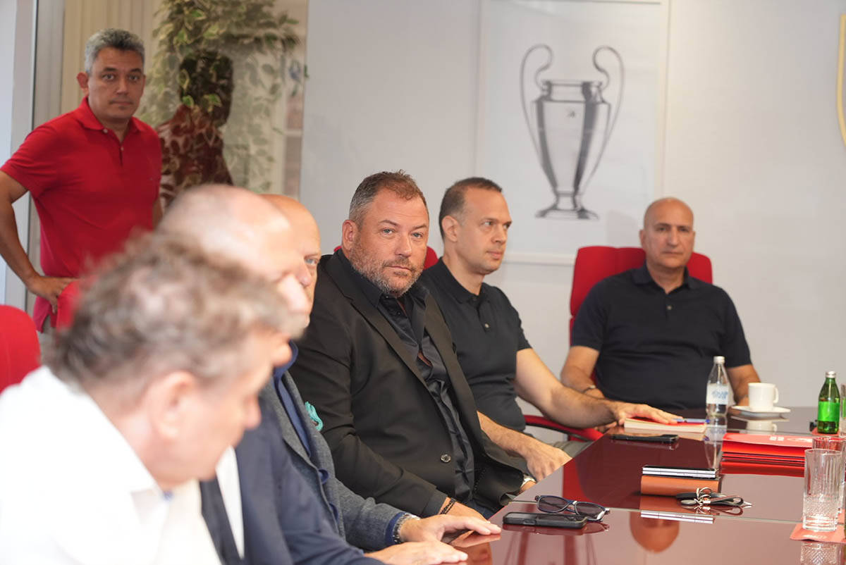 Vanredni sastanak FK Crvena zvezda (5).jpg