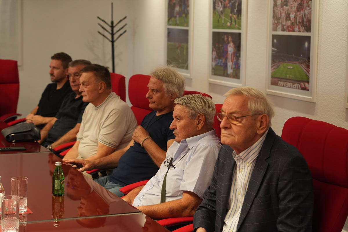 Vanredni sastanak FK Crvena zvezda (6).jpg