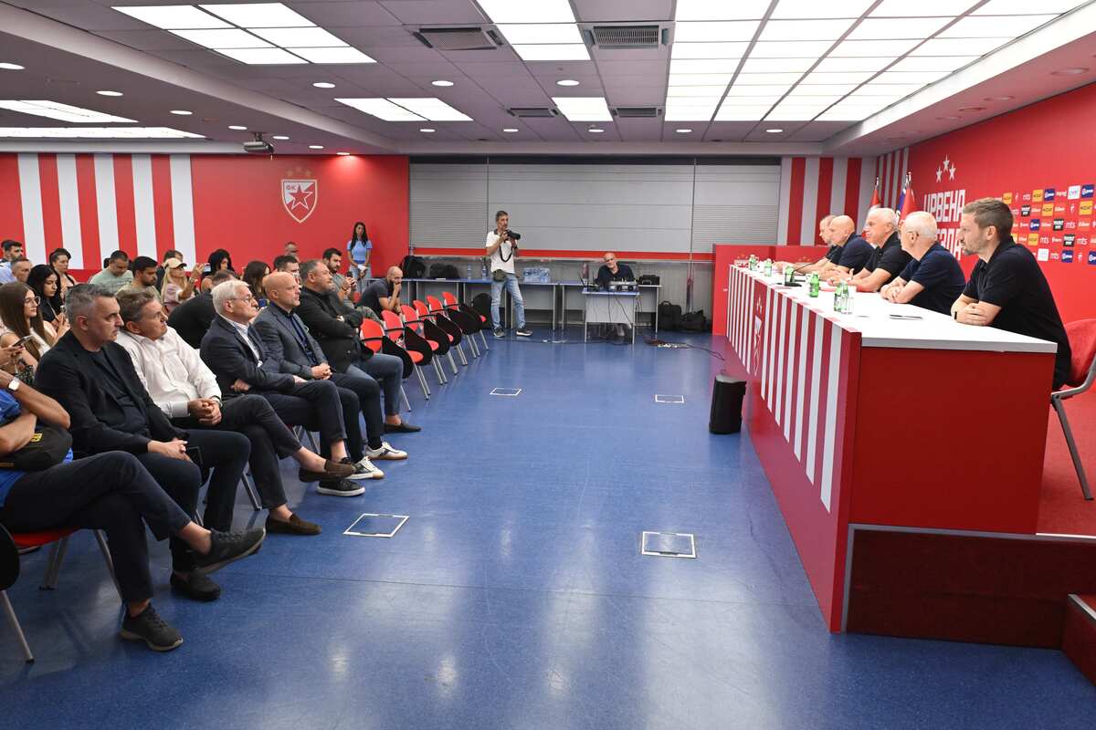Vanredno obracanje Crvene zvezde (1).JPG
