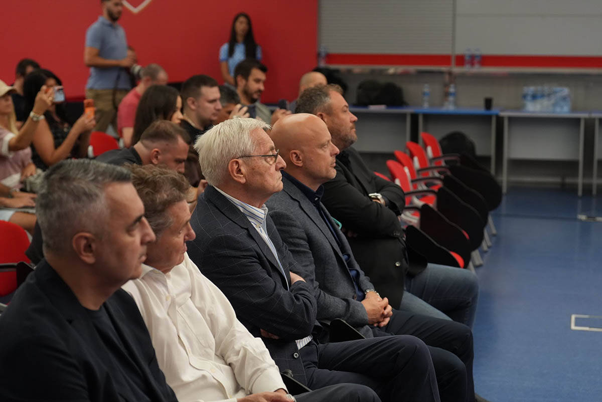 Vanredno obraćanje Crvene zvezde