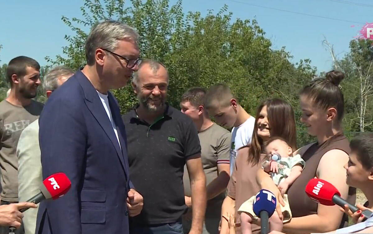 Predsednik Vučić obišao  domaćinstvo porodice Maslar