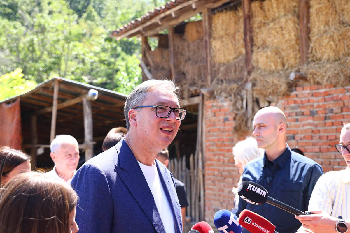 Vučić u poseti Pomoravlju (2).jpg