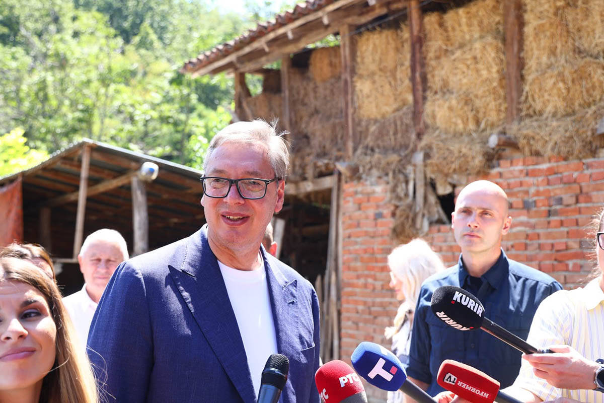 Vučić u poseti Pomoravlju (3).jpg