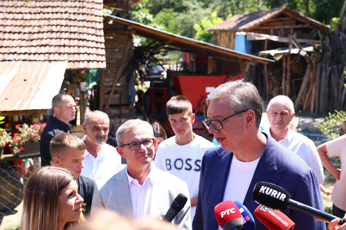 Vučić u poseti Pomoravlju (6).jpg