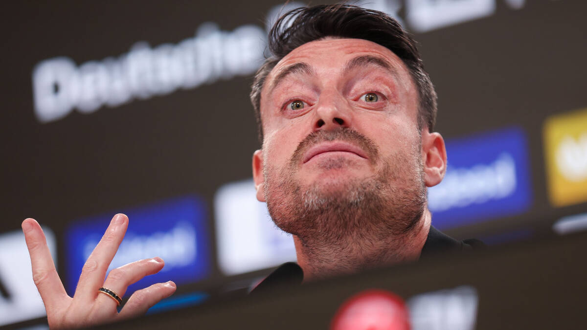 Albert Rijera se raspravlja na konferenciji za novinare