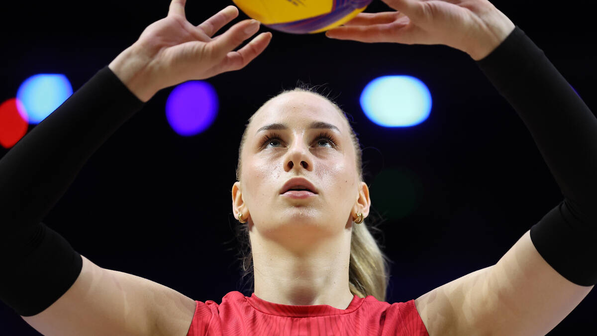 Aleksandra Uzelac diže loptu na treningu reprezentacije