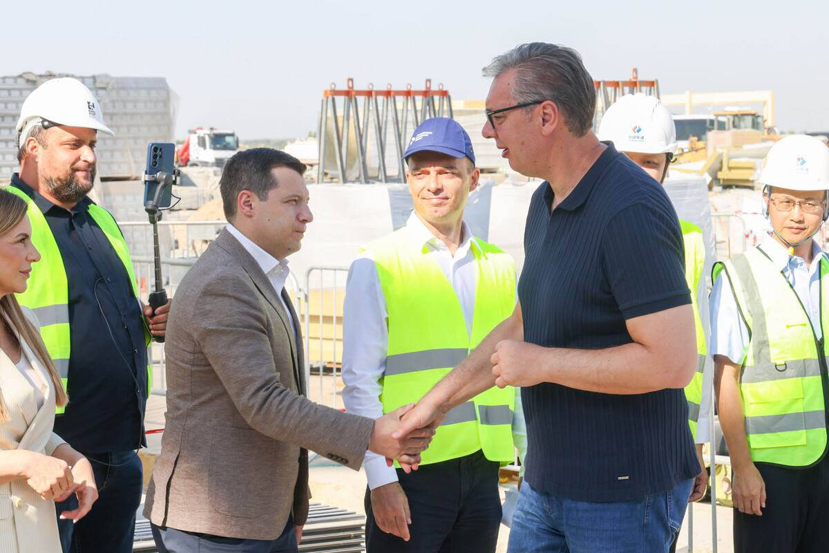 Vučić i Mali obišli gradilište EKSPO (3).jpg