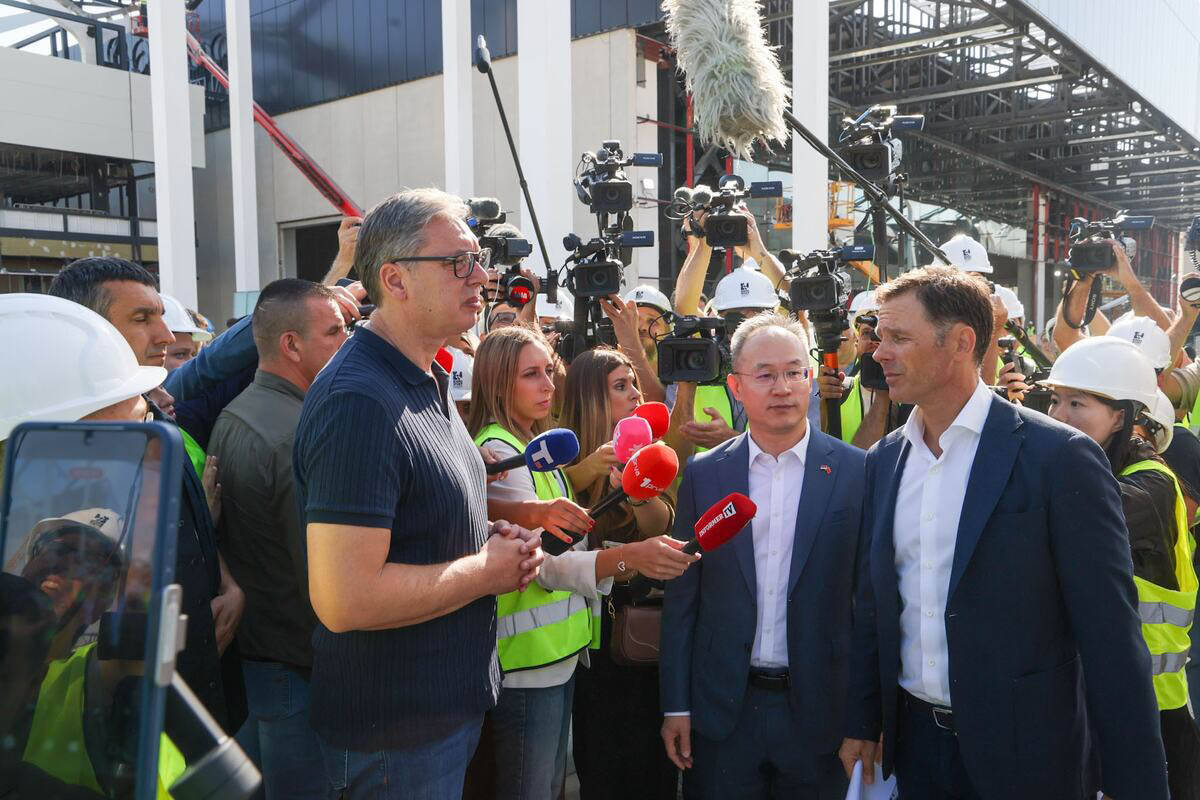 Vučić i Mali obišli gradilište EKSPO (12).jpg