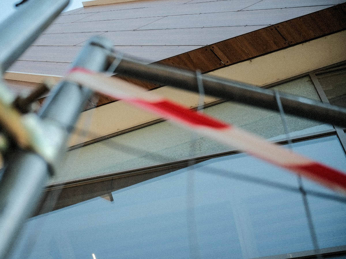 Polomljeno staklo na Palilulskoj pijaci (1).jpg