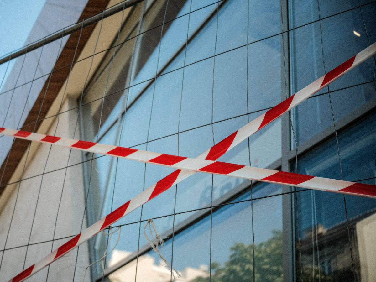 Polomljeno staklo na Palilulskoj pijaci (10).jpg