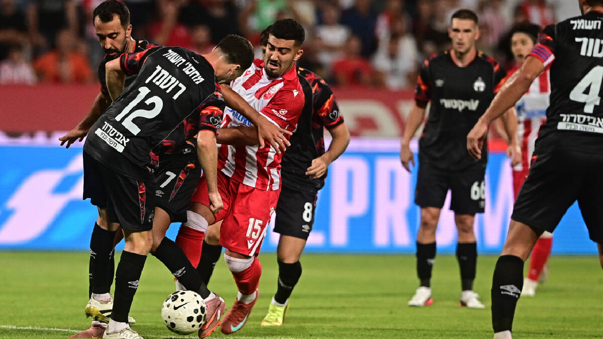 Mohamed Abu Fani gubi loptu na Zvezda Hapoel