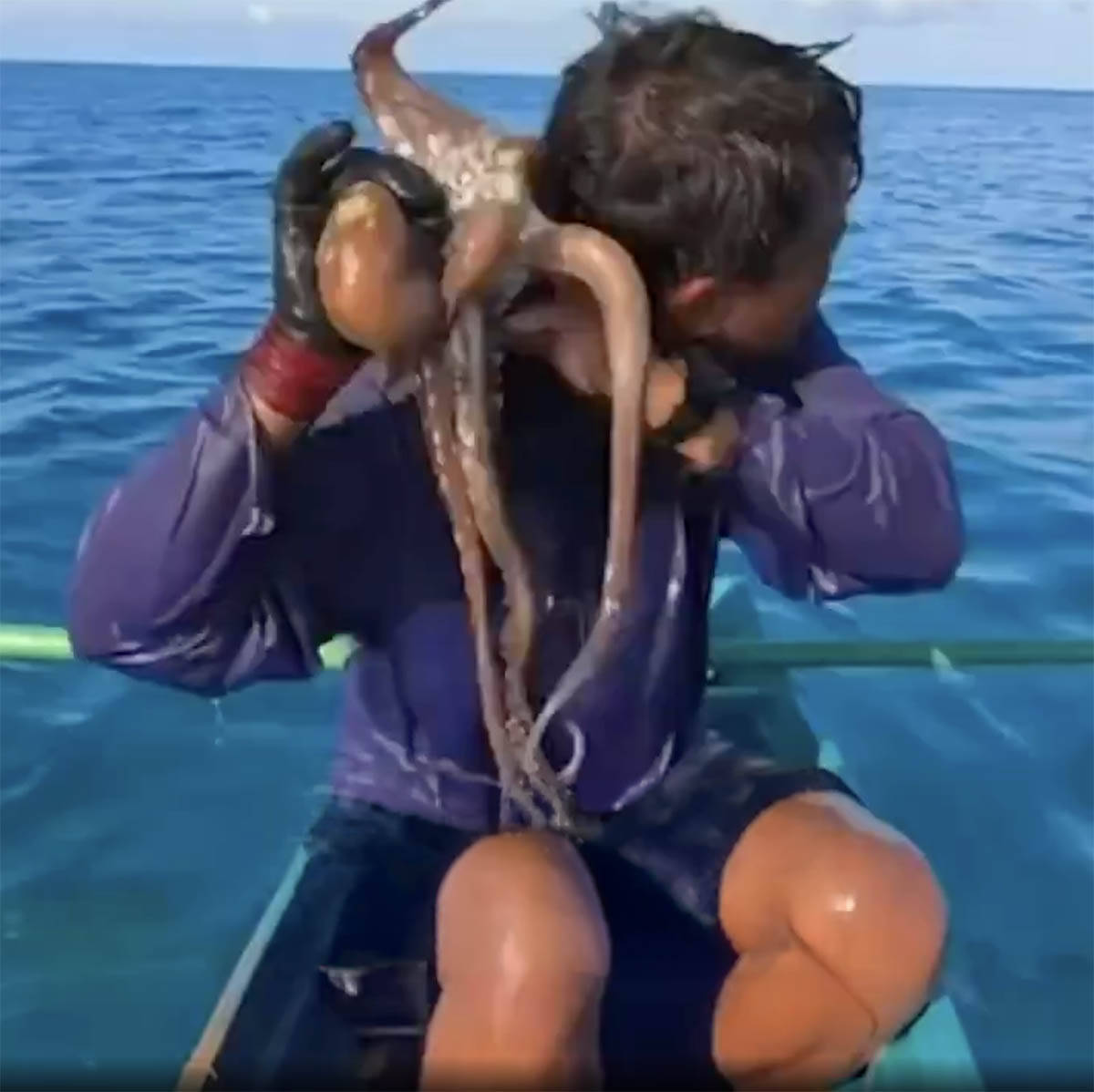 Hobotnica napala muškarca na Filipinima 3.jpg
