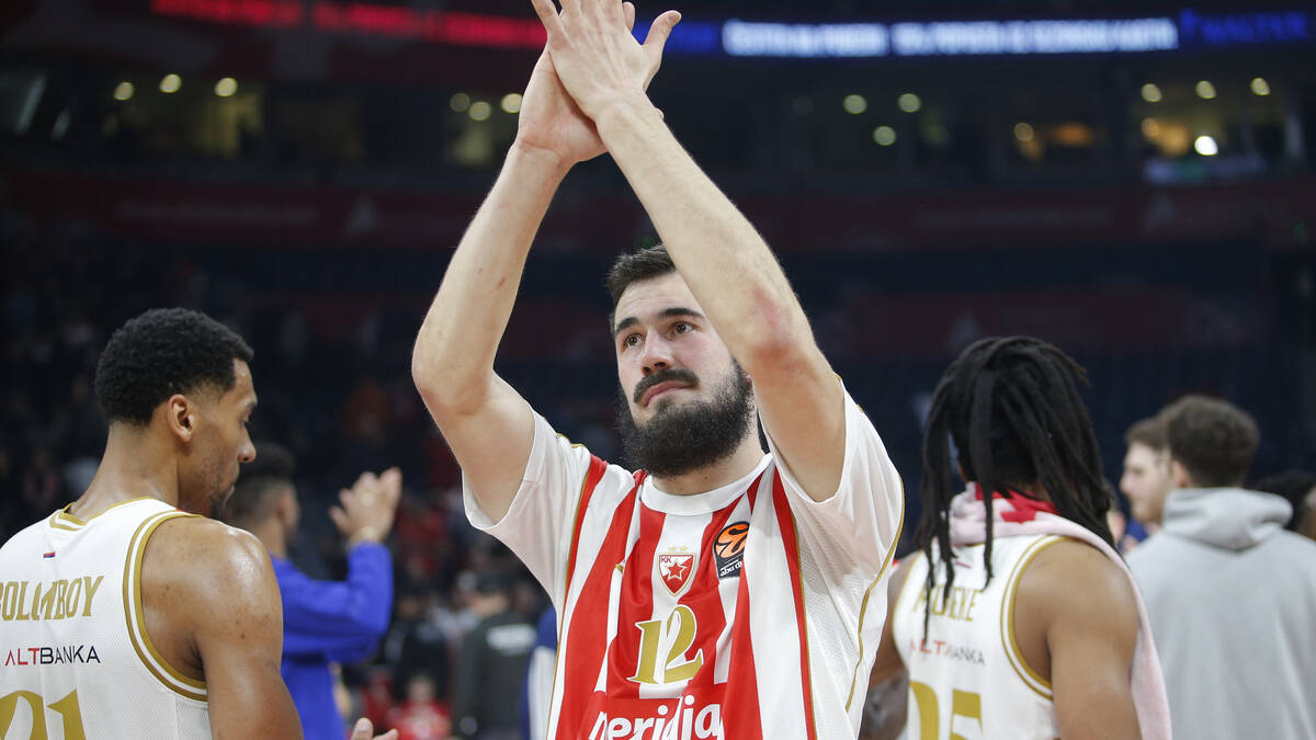 Nikola Kalinić pozdravlja navijače Crvene zvezde