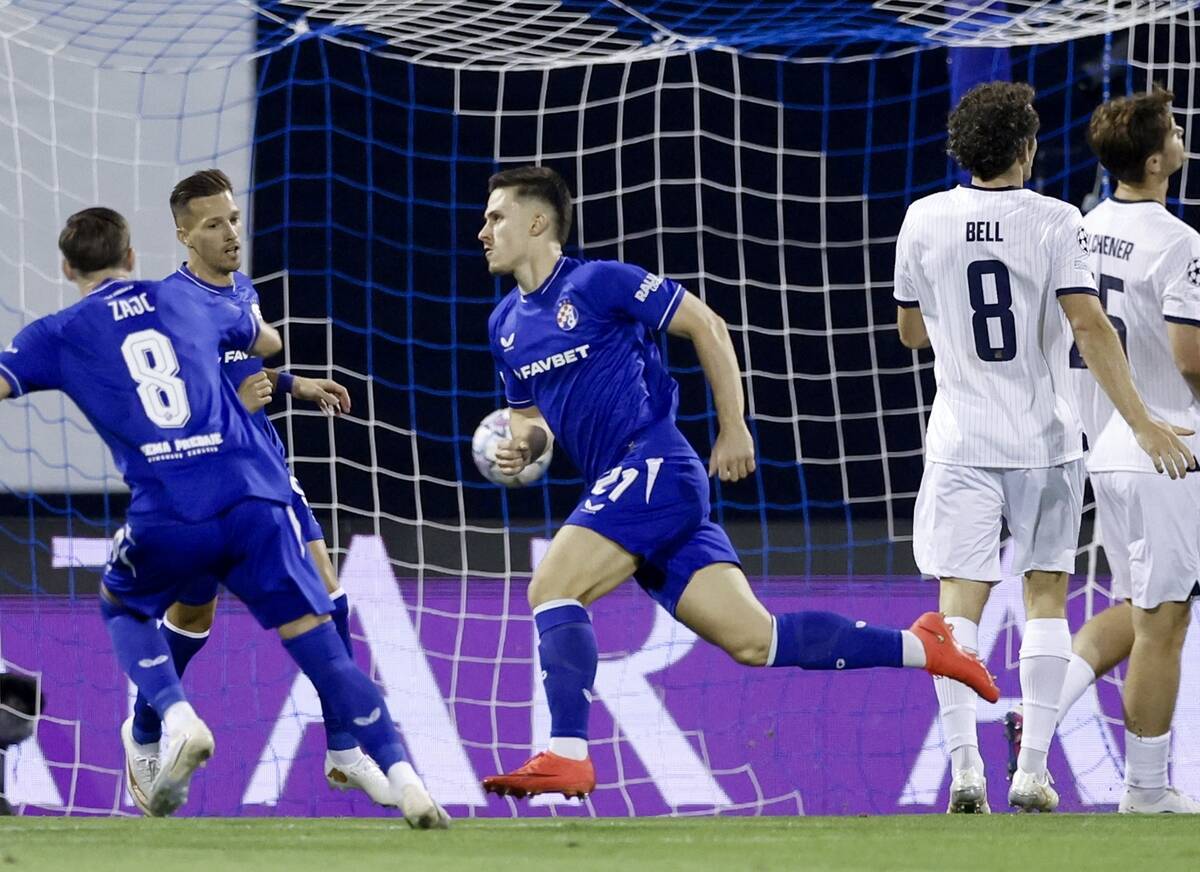 Mateo Lisica slavi gol za Dinamo Zagreb protiv Vikinga