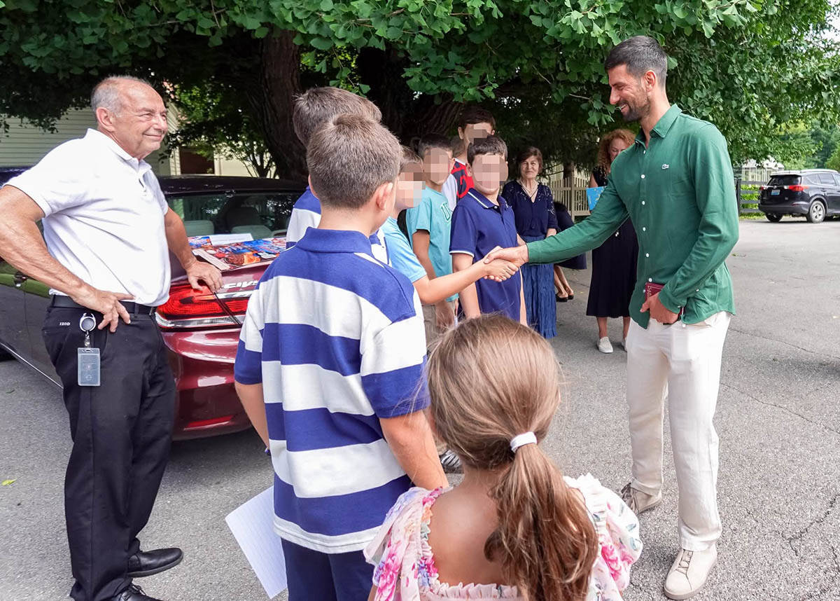 Novak Đoković u crkvi u Sinsinatiju (6).jpg