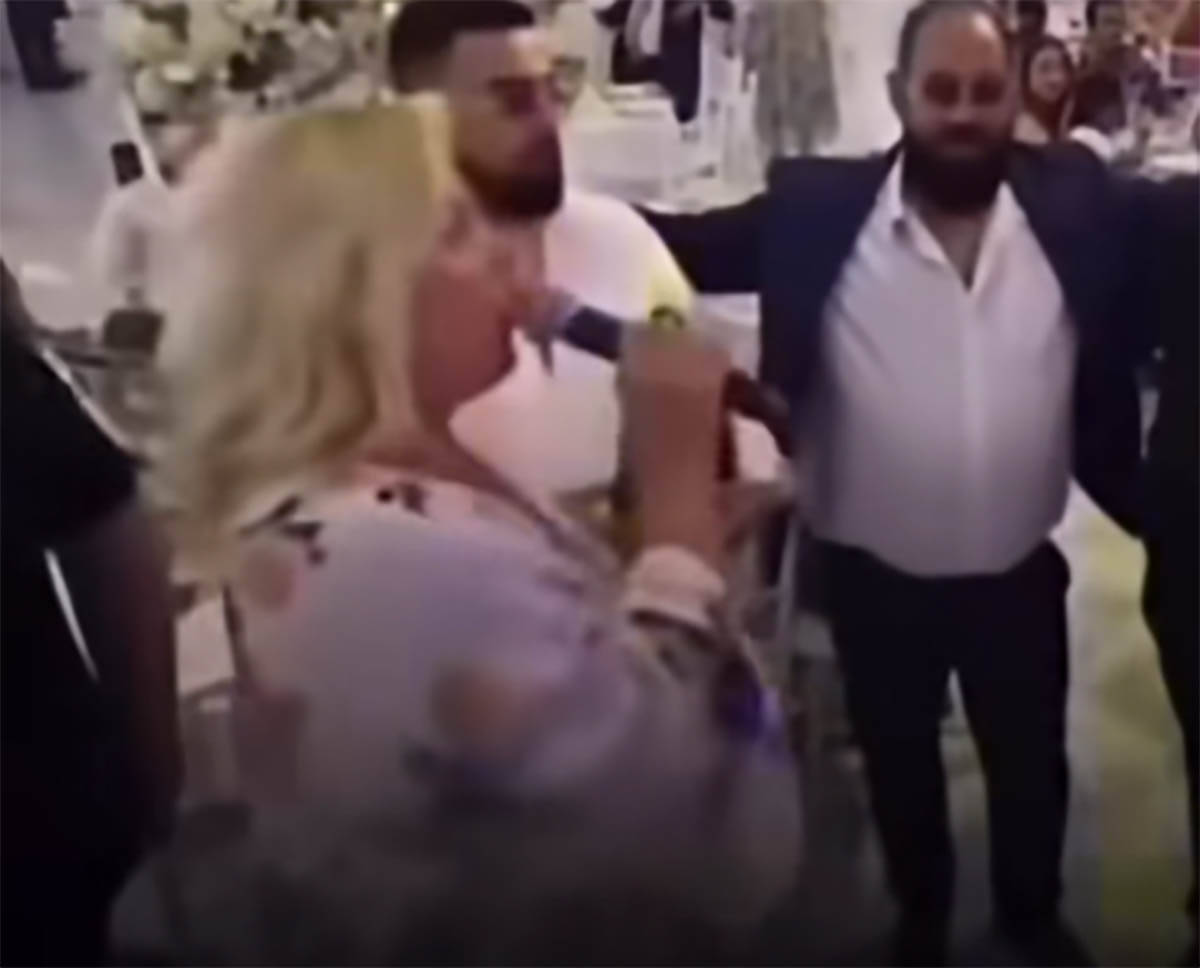 Snežana Đurišić na slavlju prekinuta u pola pesme (1).jpg
