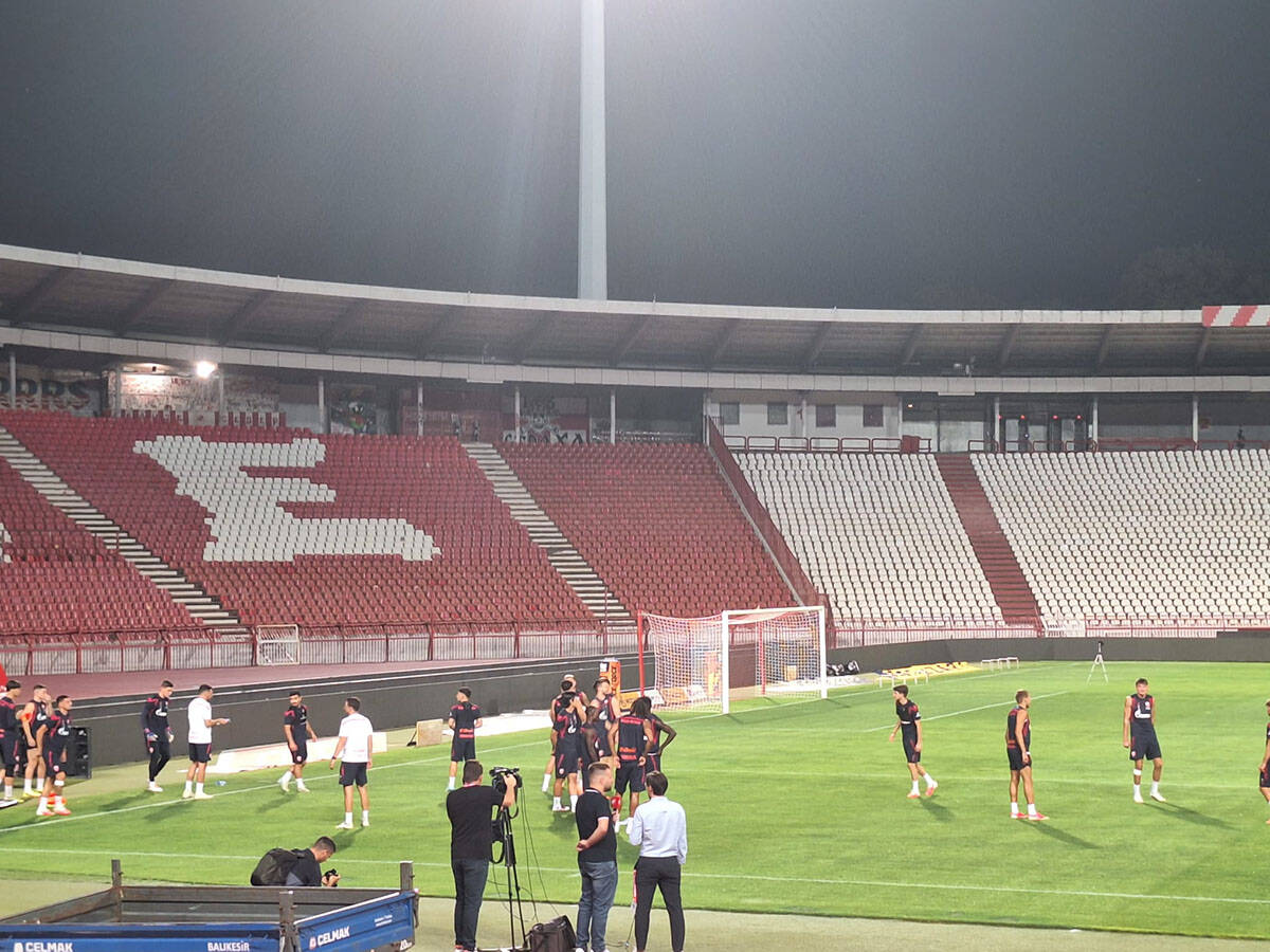 Trening fudbalera Crvene zvezde pred Viktoriju Plzenj (2).jpg