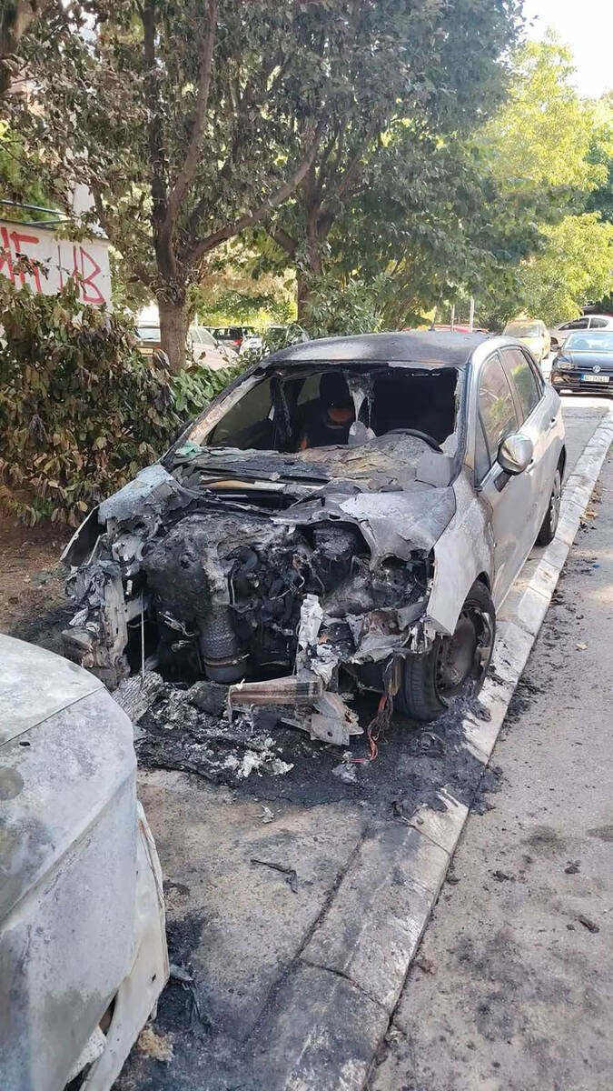 Zapaljeni automobili na Voždovcu 1.jpg