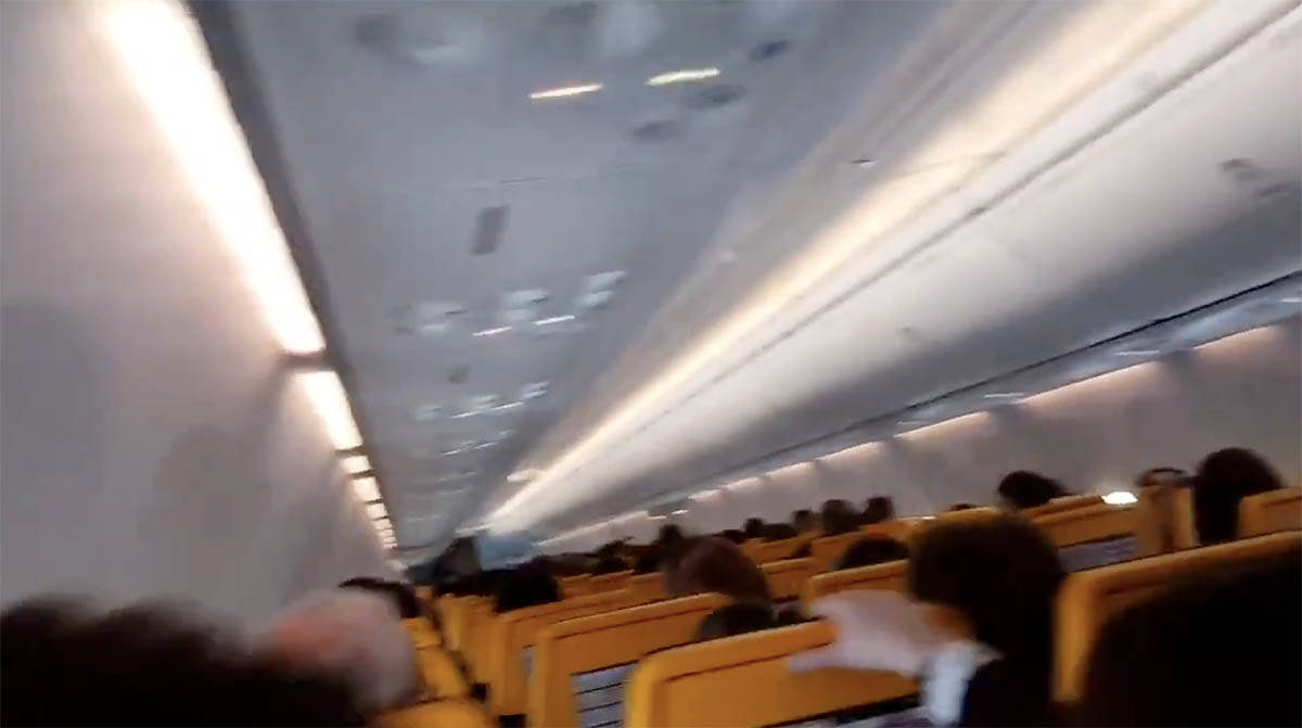 Turbulencija u avionu Ryanair aviona 2.jpg