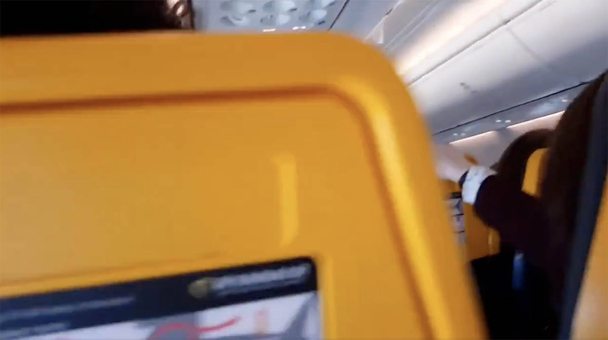 Turbulencija u avionu Ryanair aviona 3.jpg