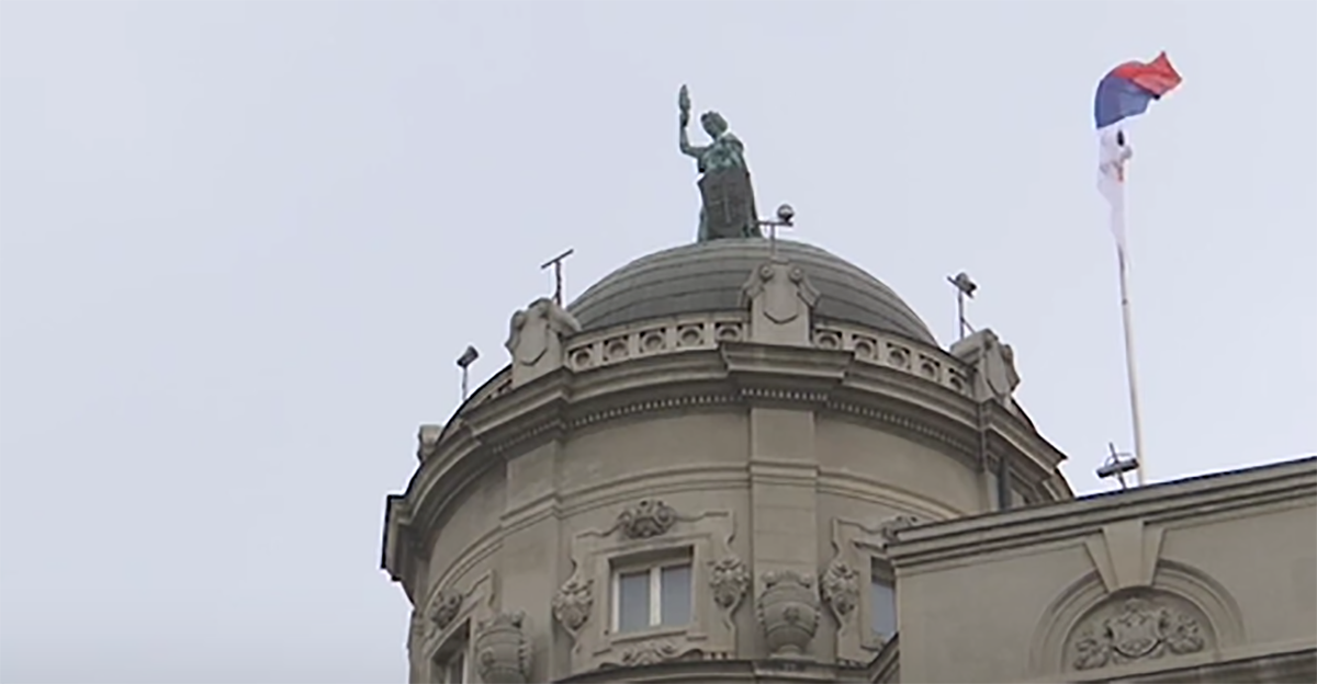 Skulptura Srbija na zgradi Vlade (2).png