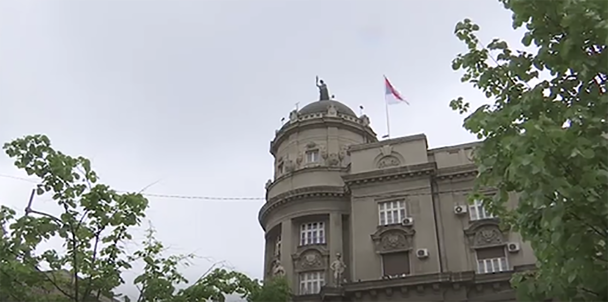 Skulptura Srbija na zgradi Vlade (3).png