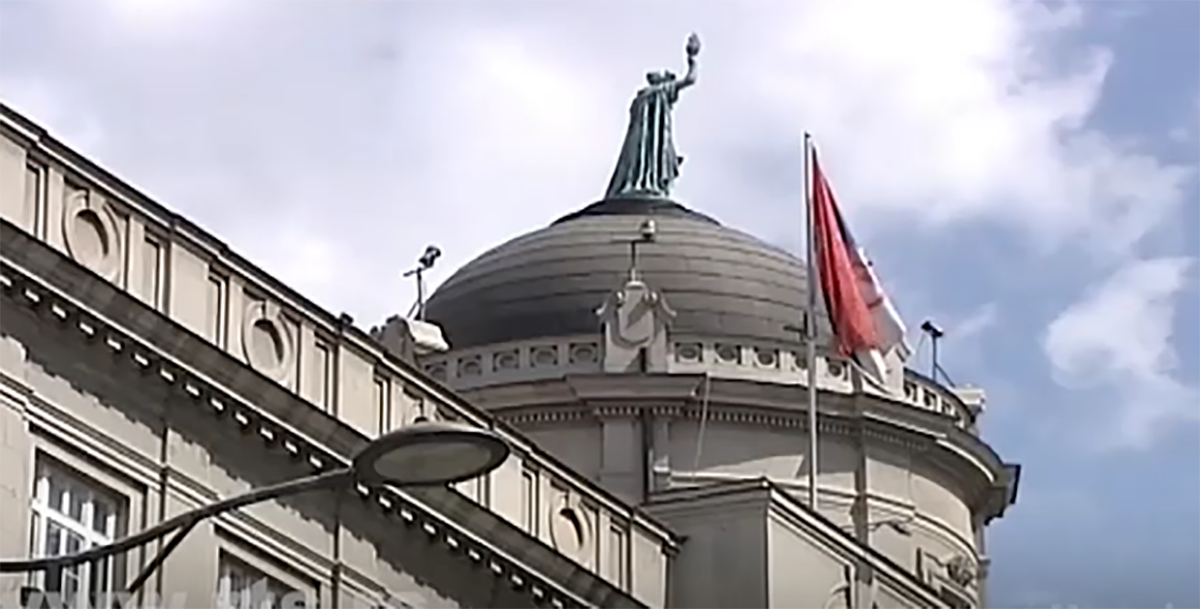 Skulptura Srbija na zgradi Vlade (4).png