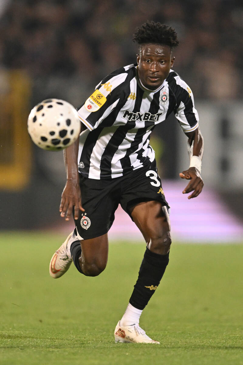 Ibrahim Zubairu u prodoru na utakmici Partizan Tobol