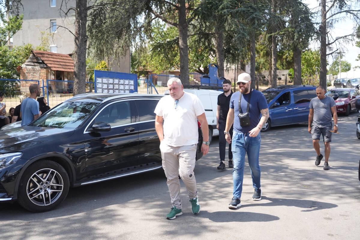 Sahranjen otac Bore Santane: Učesnici rijalitija došli na groblje, među njima Miki Đuričić i poznati voditelj
