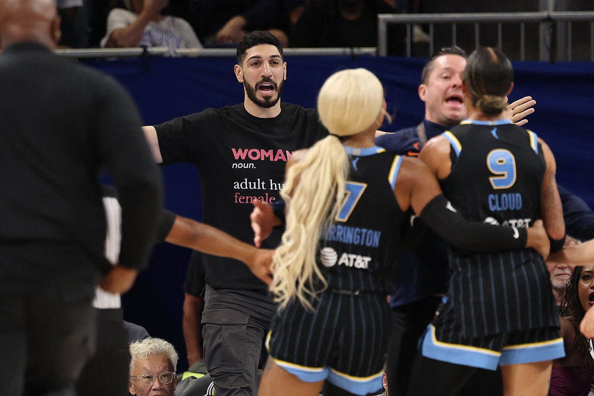 Enes Kanter izbačen sa WNBA utakmice (3).jpg