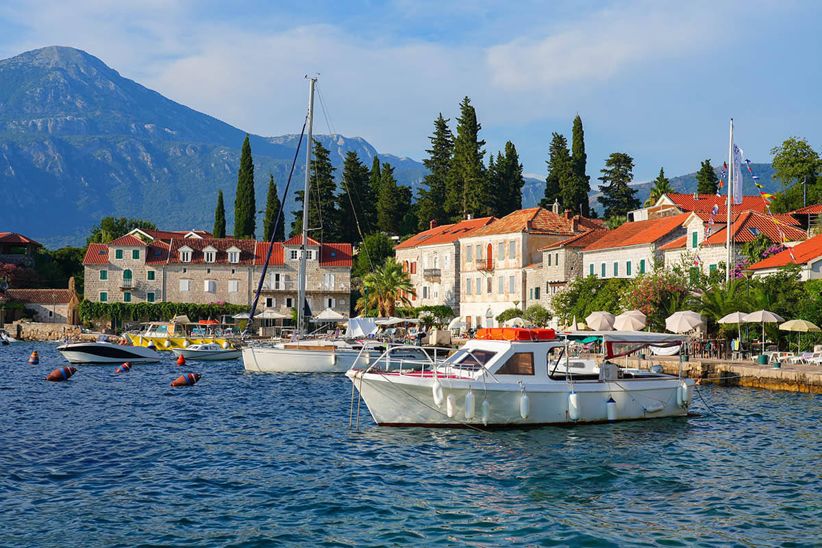Brodići u mestu Rose, Crna Gora