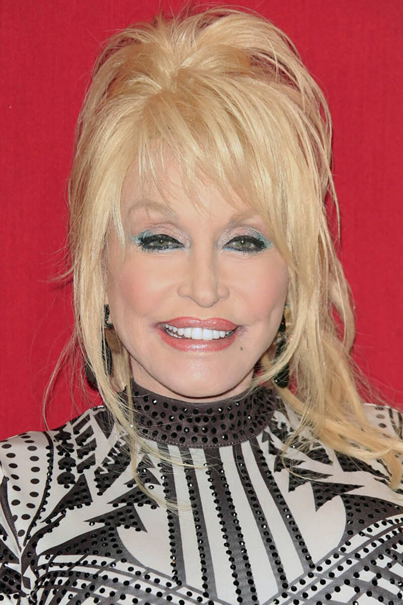 Doli Parton (3).jpg