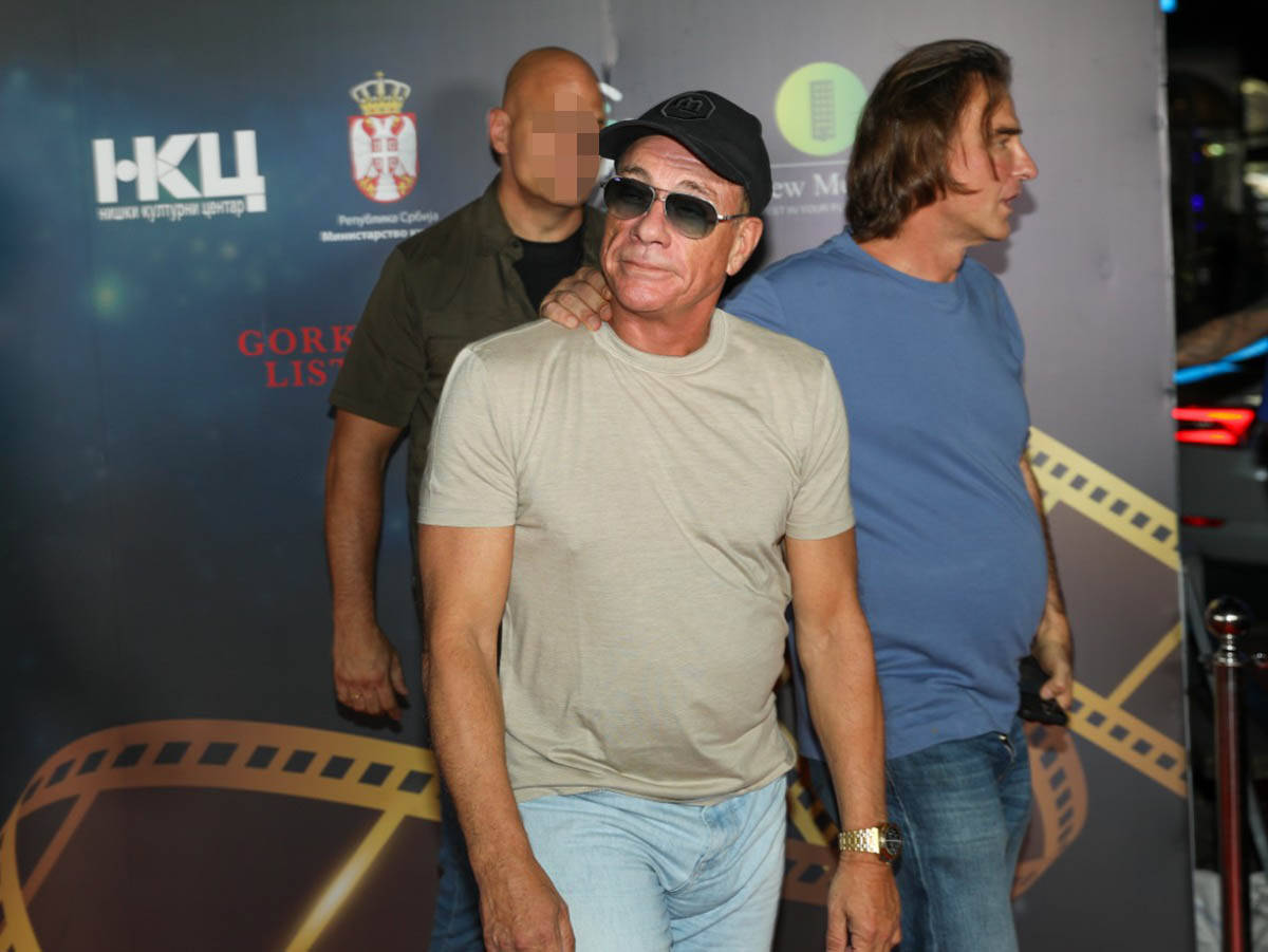 Žan Klod Van Dam defile kroz centar Niša (1).jpg