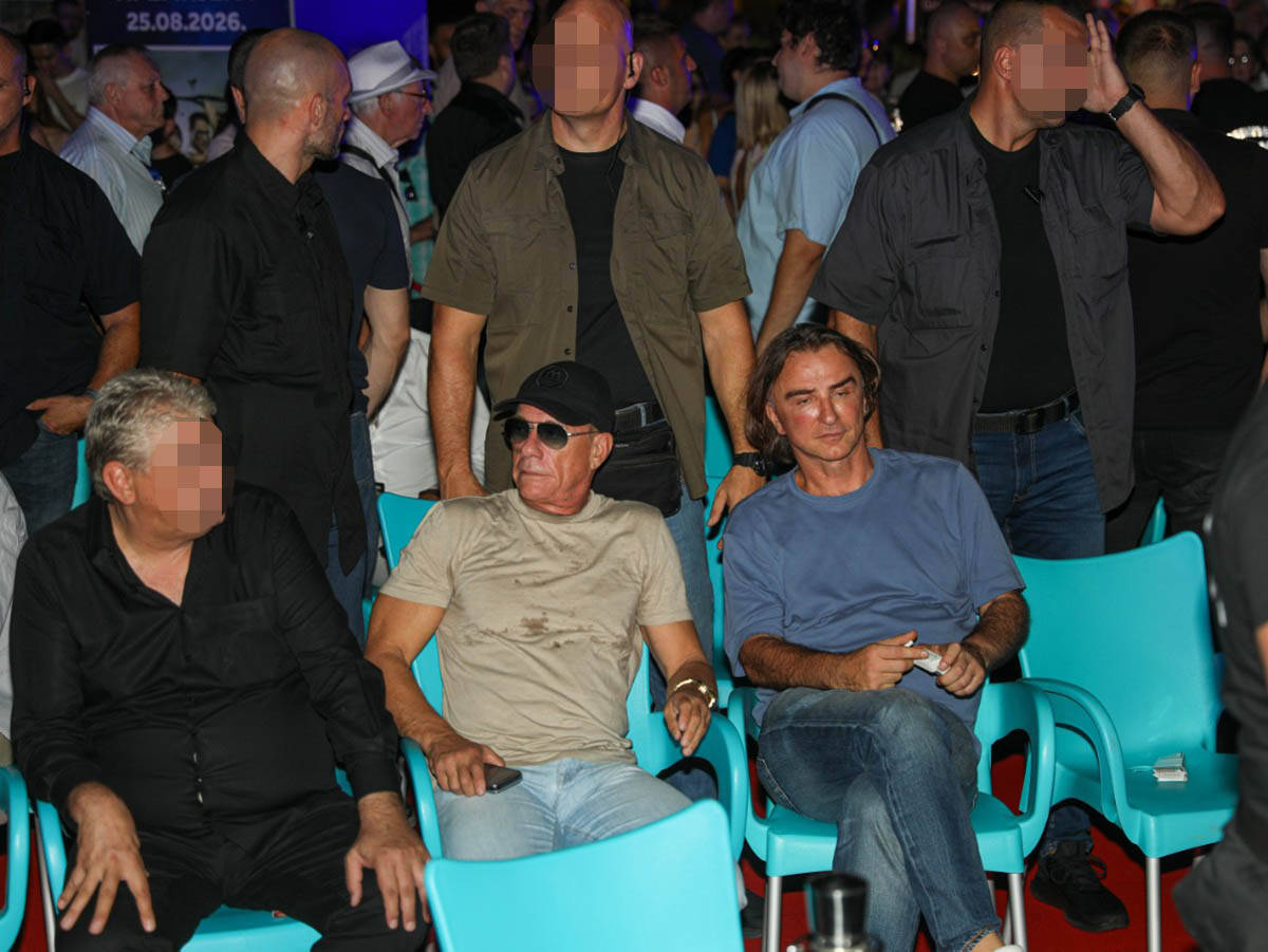 Žan Klod Van Dam defile kroz centar Niša (1).jpg