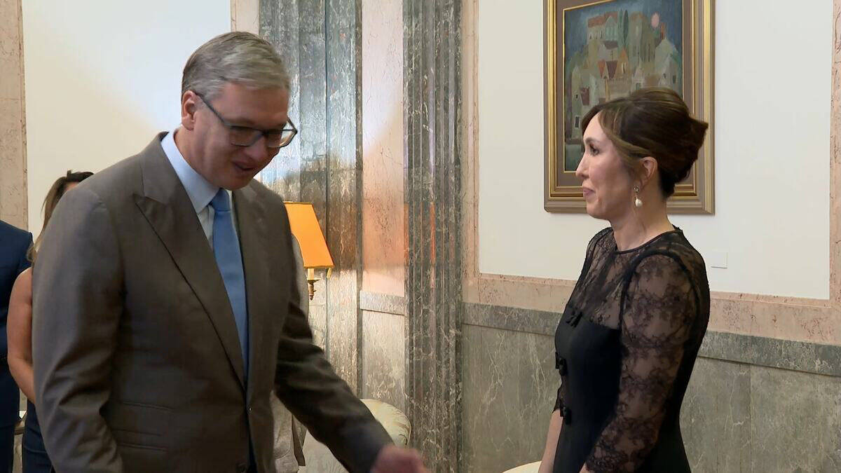 Aleksandar Vučić sa teniserkom (3).jpg