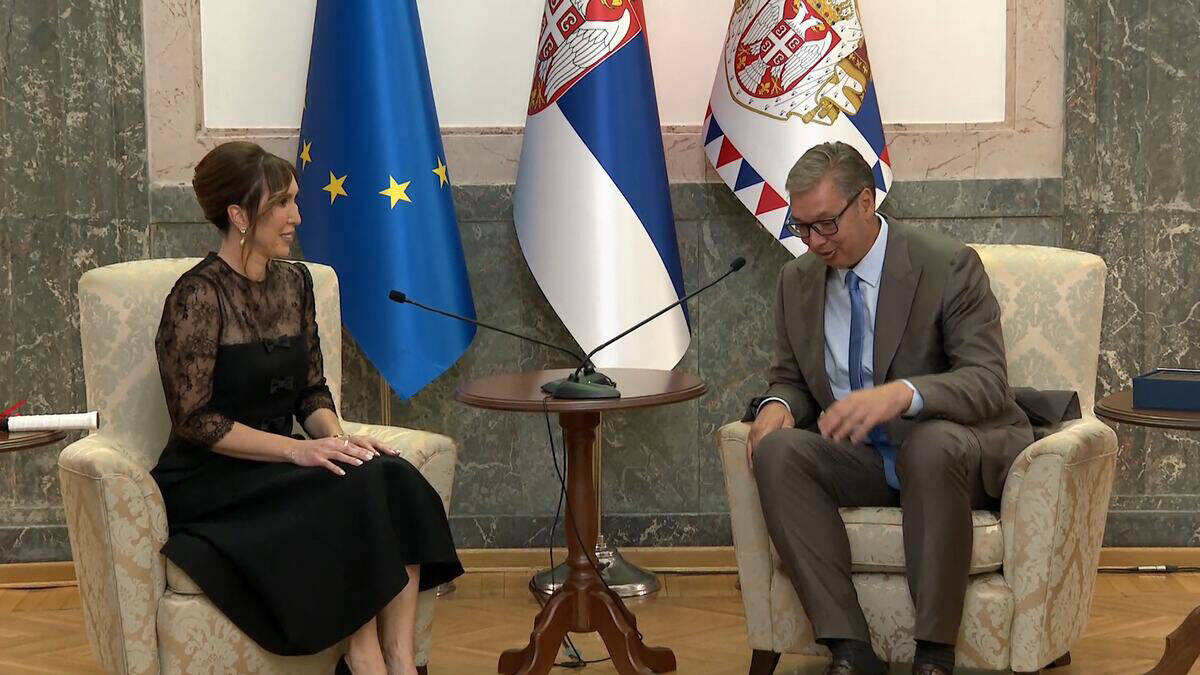 Aleksandar Vučić sa teniserkom (4).jpg
