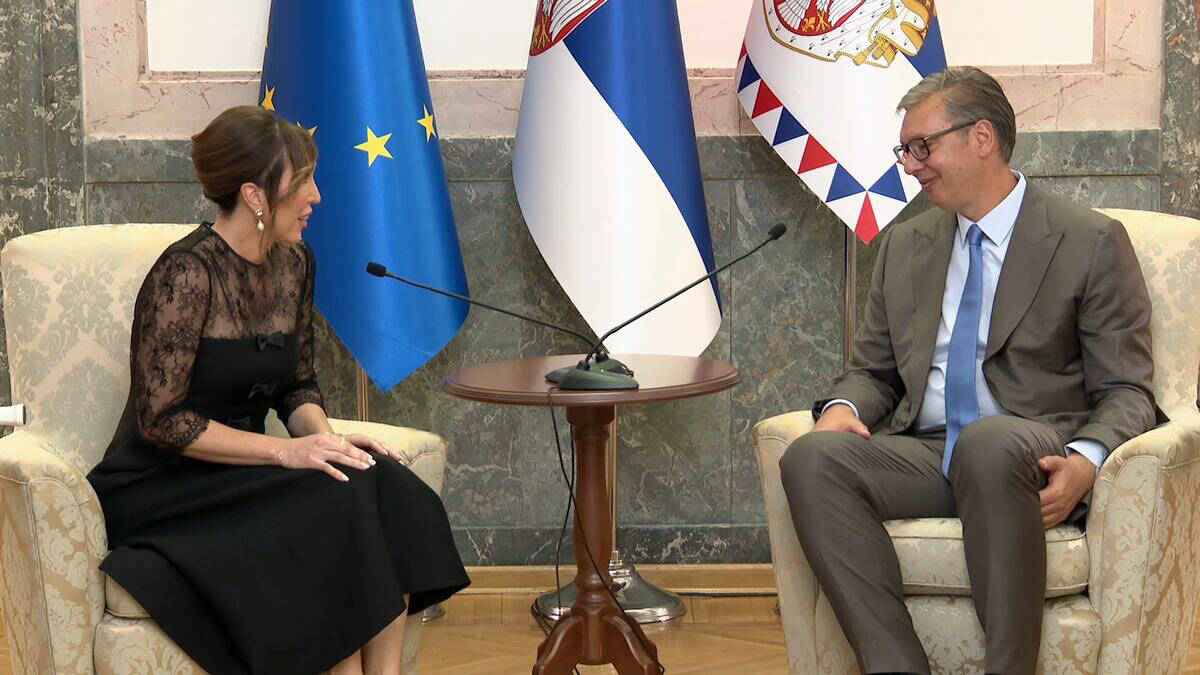 Aleksandar Vučić sa teniserkom (6).jpg